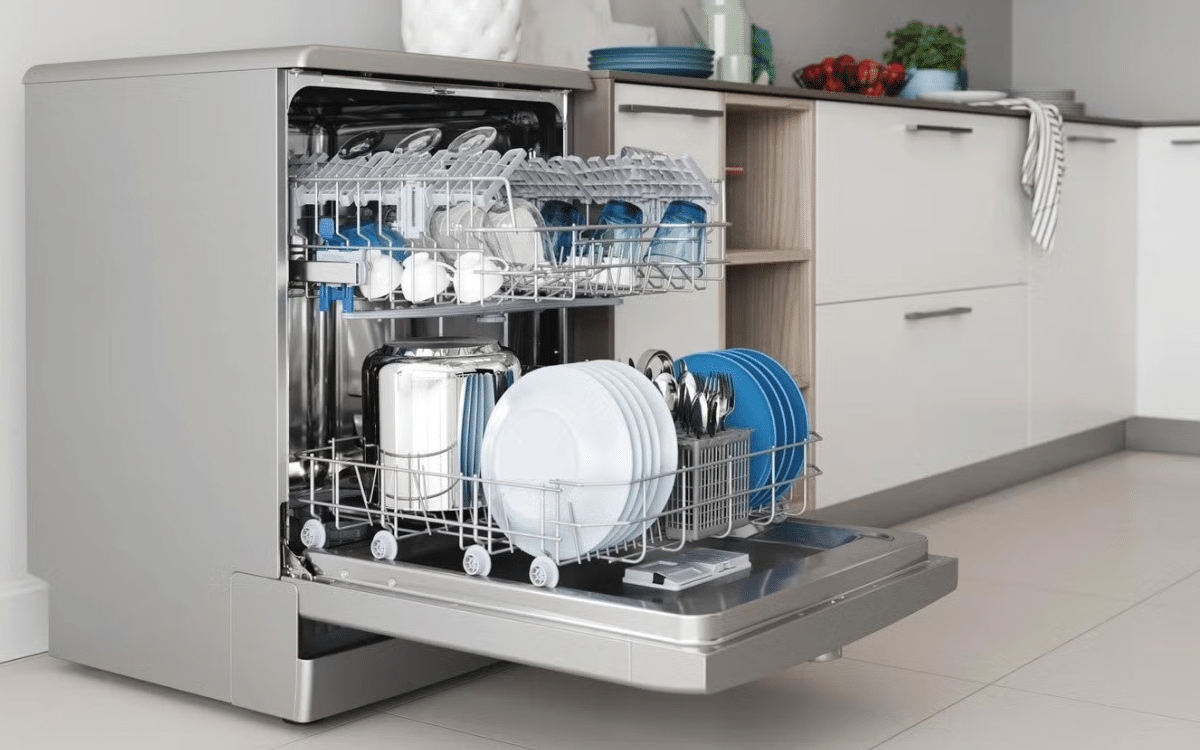 Water-efficient dishwasher with clean dishes